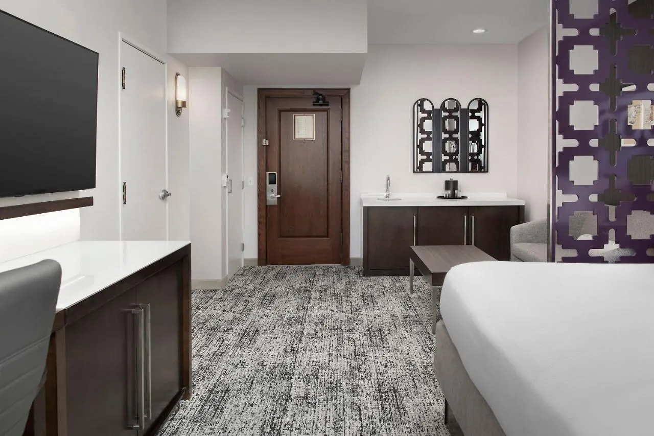Courtyard By Marriott Downtown 4*