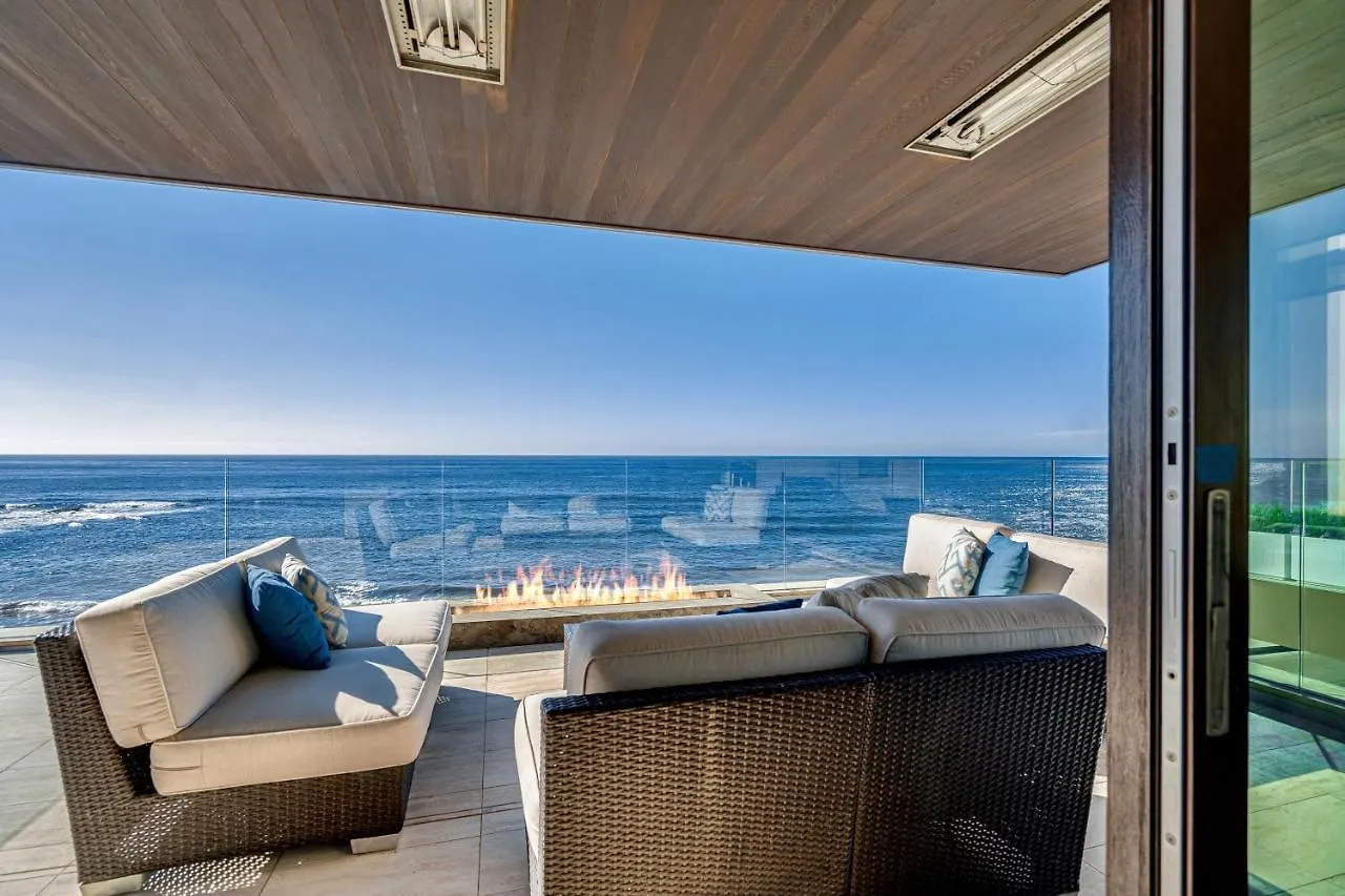 Hébergement de vacances Luxury Beachfront With Hot Tub & Ocean Views *