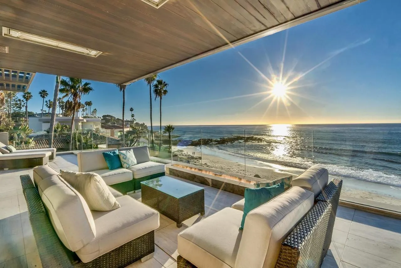 Luxury Beachfront With Hot Tub & Ocean Views Hébergement de vacances *