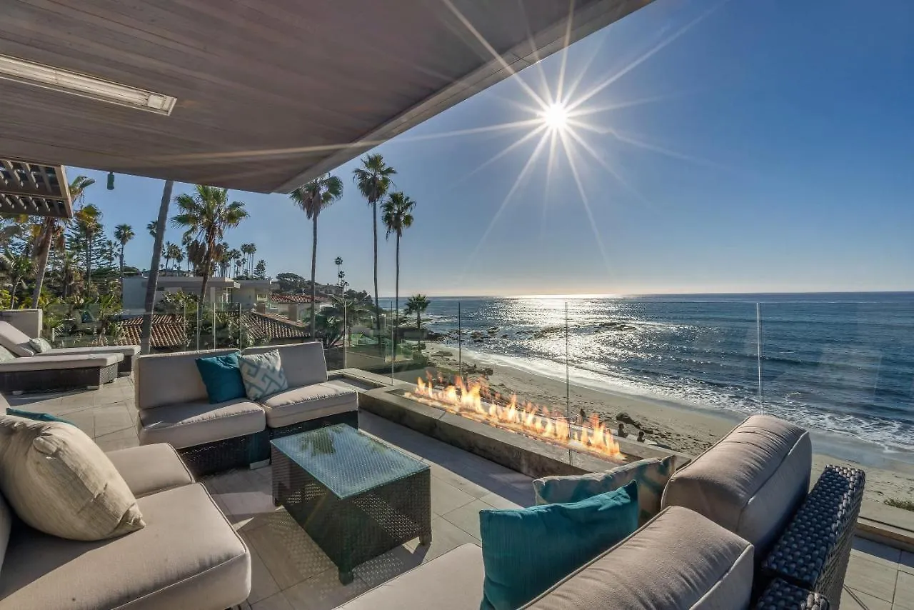 Hébergement de vacances Luxury Beachfront With Hot Tub & Ocean Views *