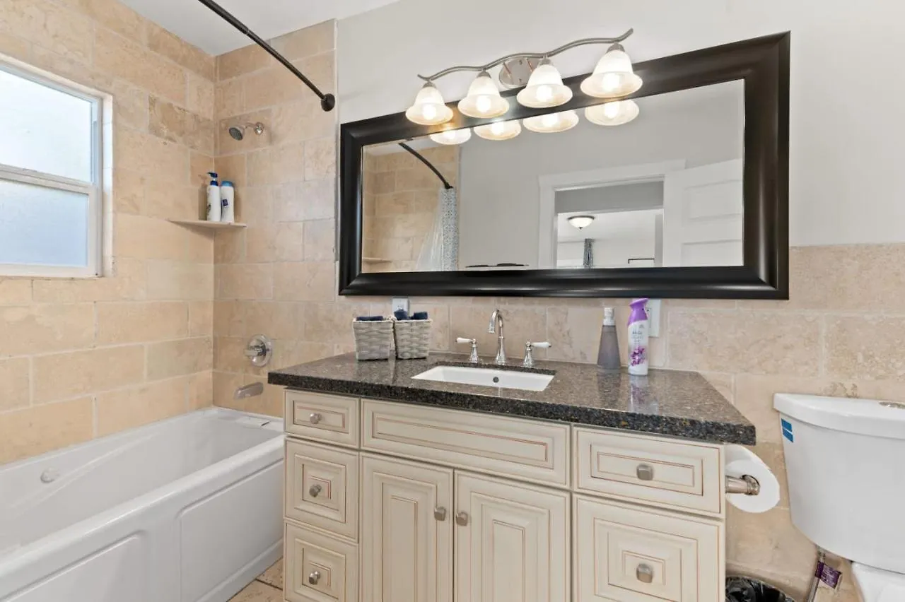 Lovely Ocean View Beach House 3br Sleeps 9 *