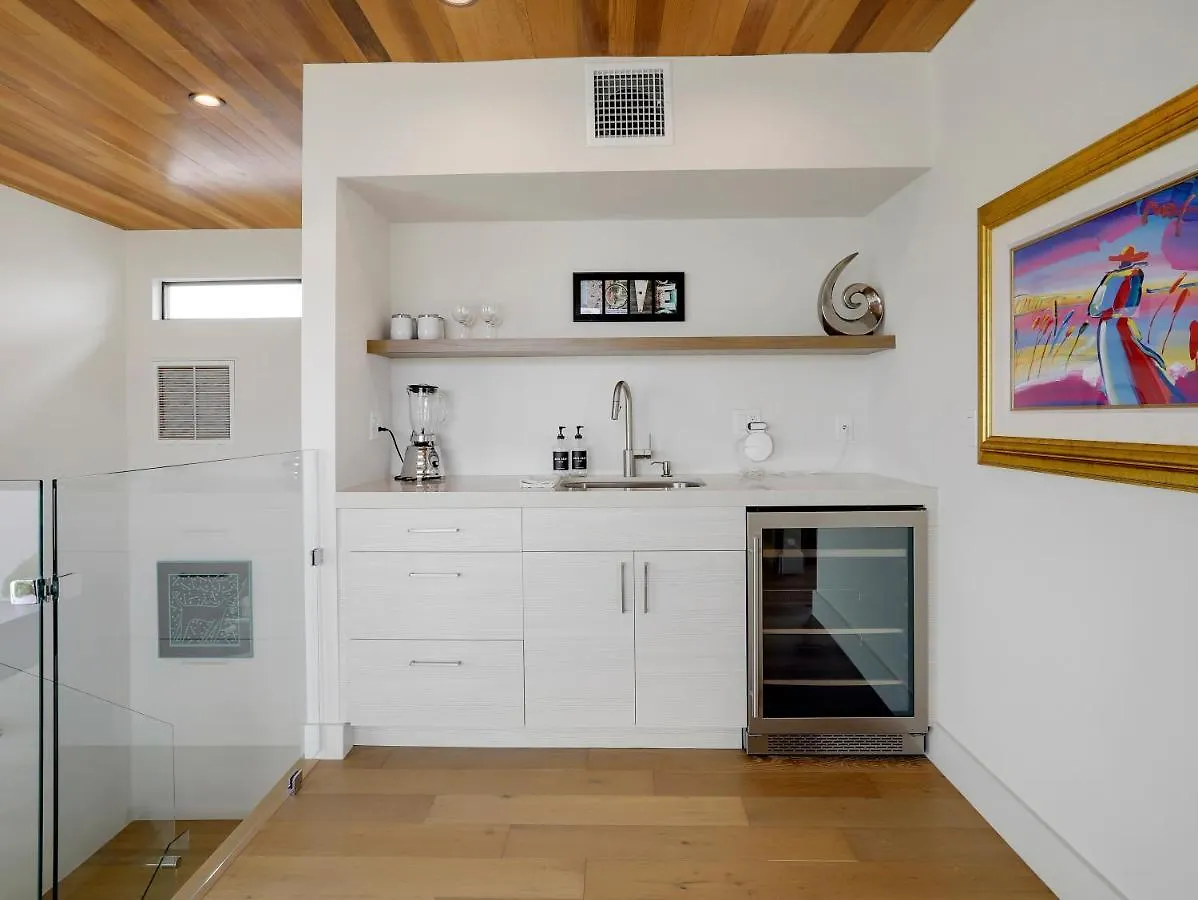 Casa de Férias Luxury Dream - Massive Rooftop Patio, Zen Garden, Ac & Fast Wifi!