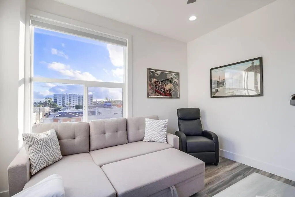 Park Blvd Paradise 304 New Construction King Bed Apartment San Diego