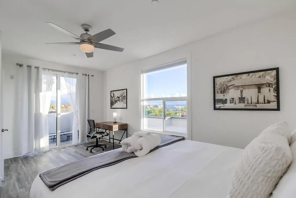 Park Blvd Paradise 304 New Construction King Bed Apartment San Diego