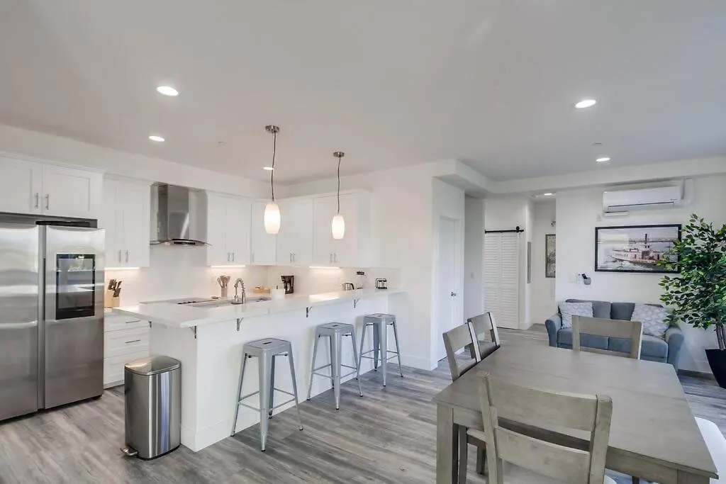 Apartment Park Blvd Paradise 304 New Construction King Bed