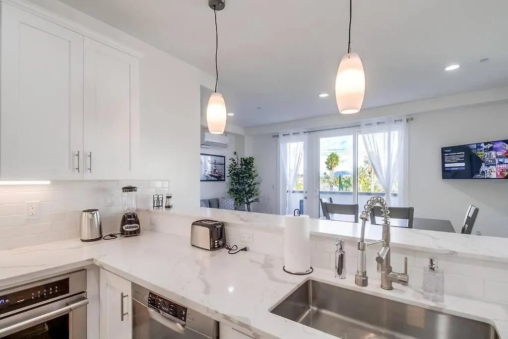 Park Blvd Paradise 304 New Construction King Bed Apartment San Diego