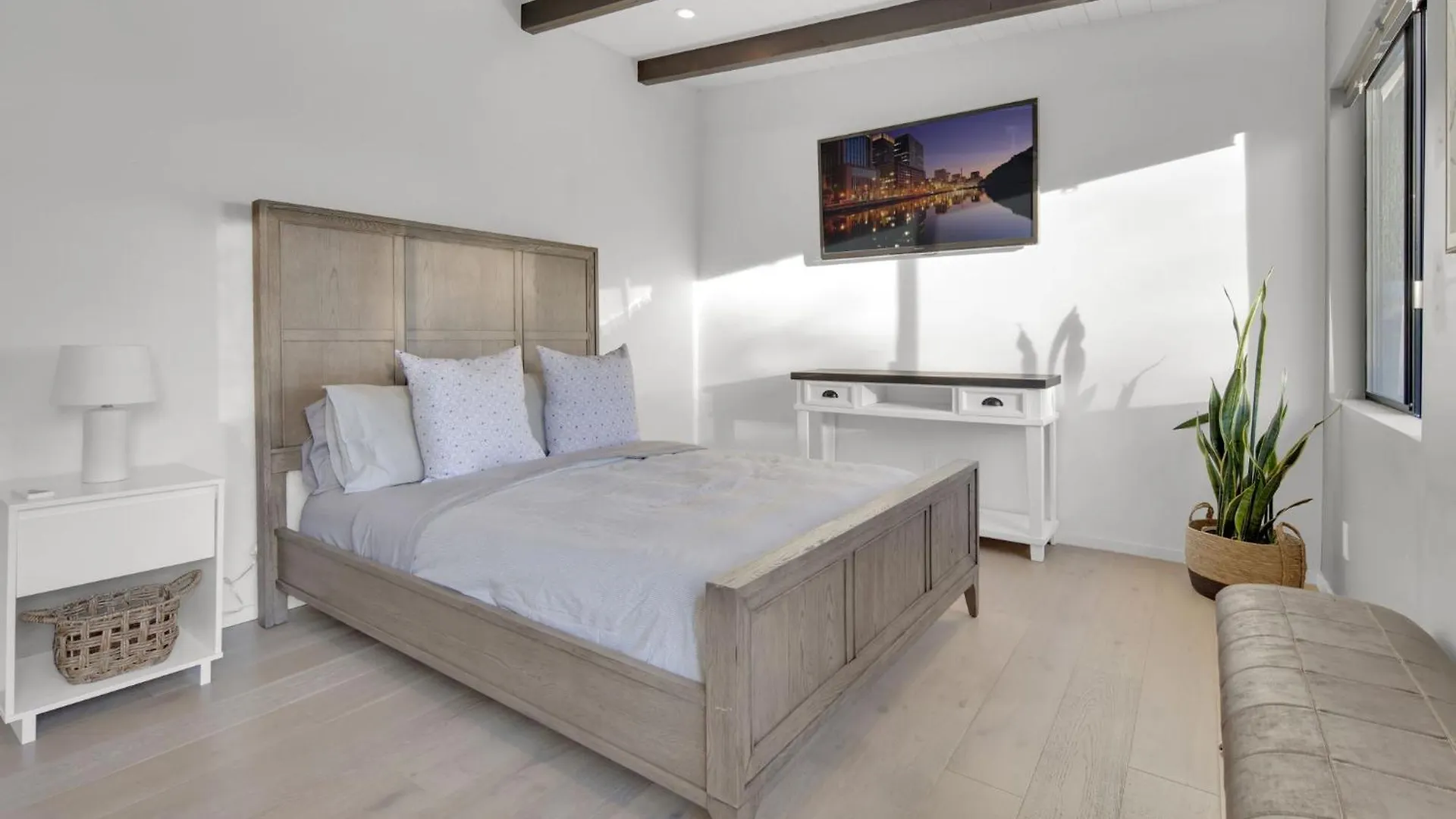 New! Luxury 5br, W/arcade, Sauna, Views, Fire Pit! * San Diego