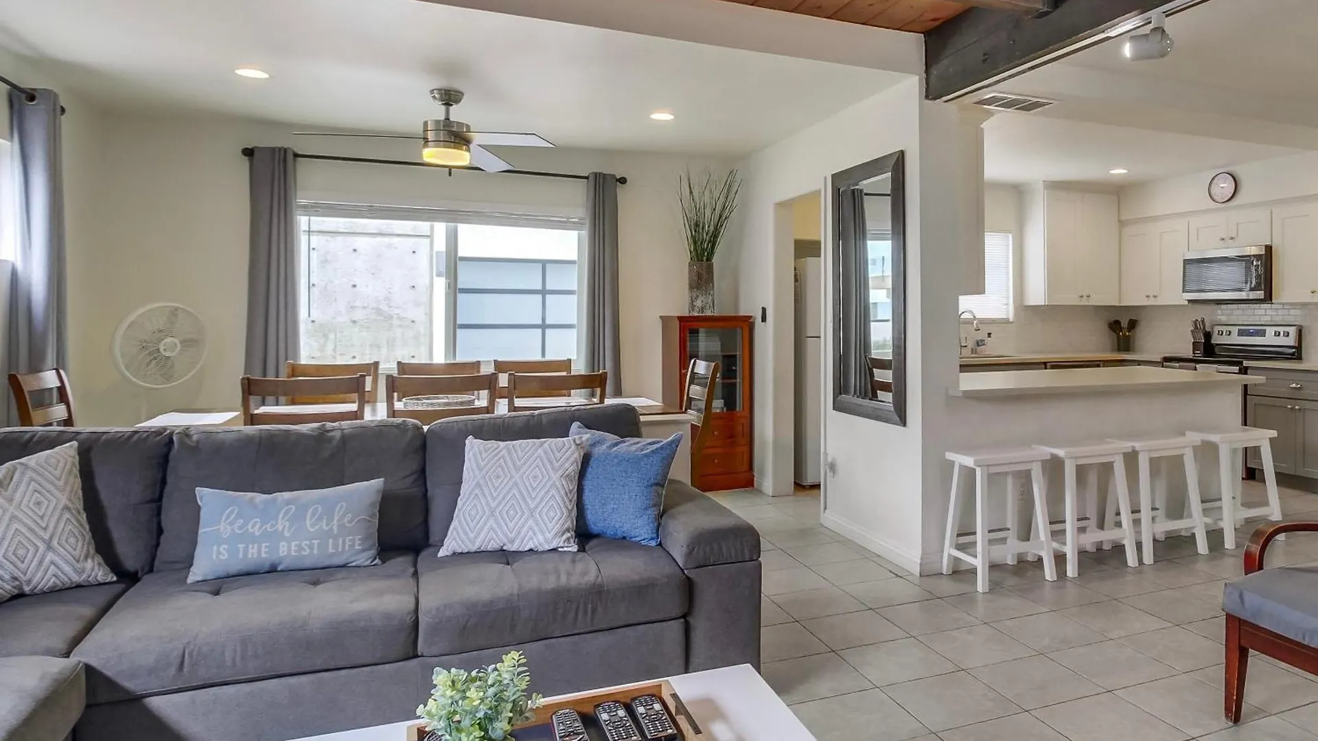 Oceancatcher - Newly Remodeled 3 Bedroom Retreat With Ocean View In The Heart Of Mission Beach, Sleeps 10 別荘 *