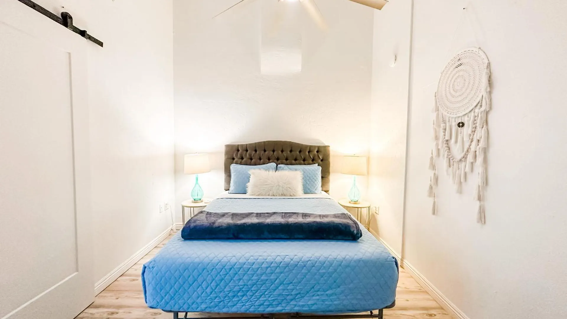 Hotel Gaslamp 2bdrm - W Parking & 5 Beds #303 *