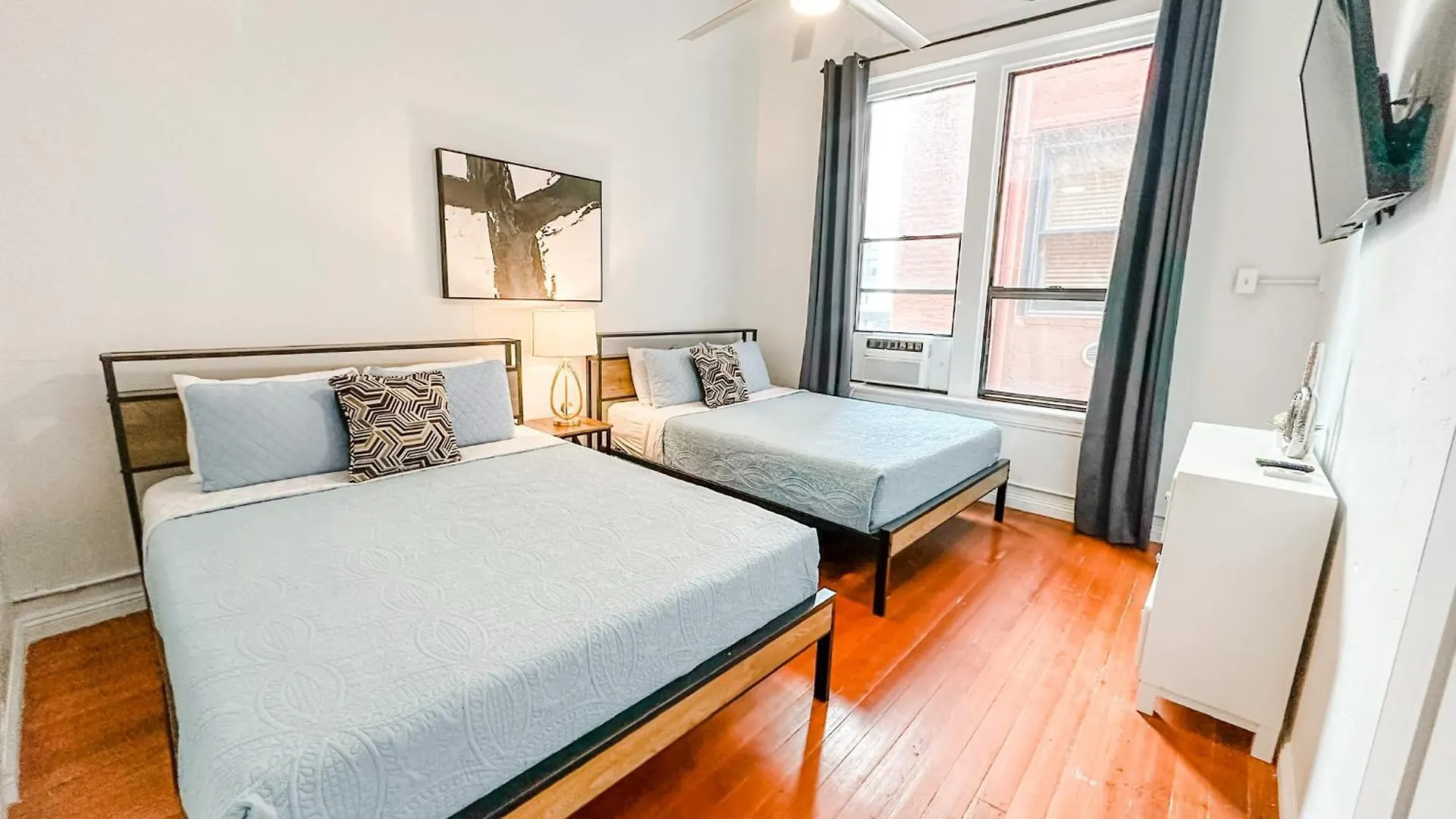 Hotel Gaslamp 2bdrm - W Parking & 5 Beds #303
