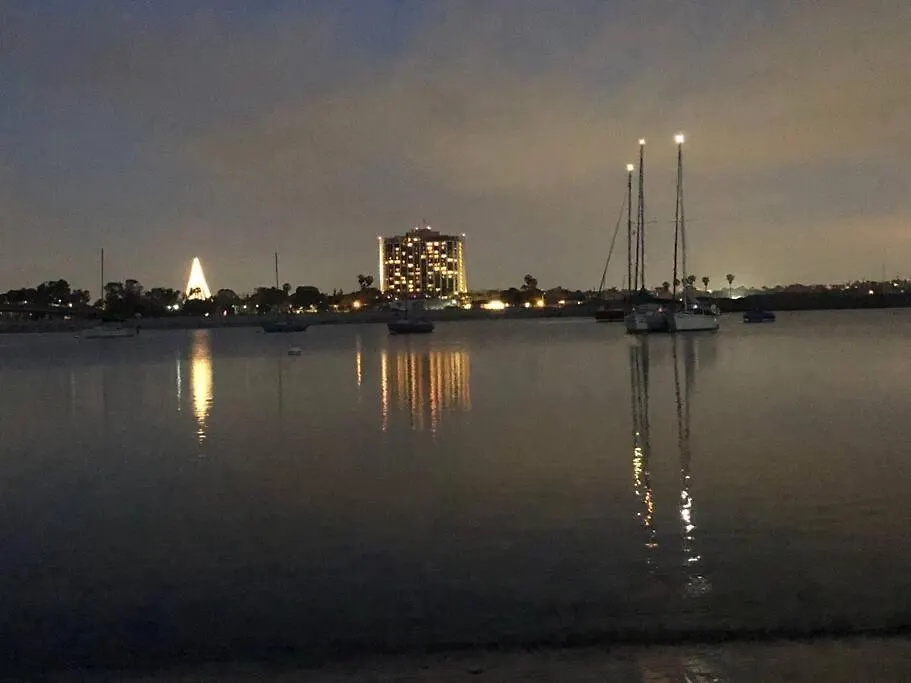 Highly Rated Beach! 3bd 2ba Ac Luxury King Beds! Semesterbostad