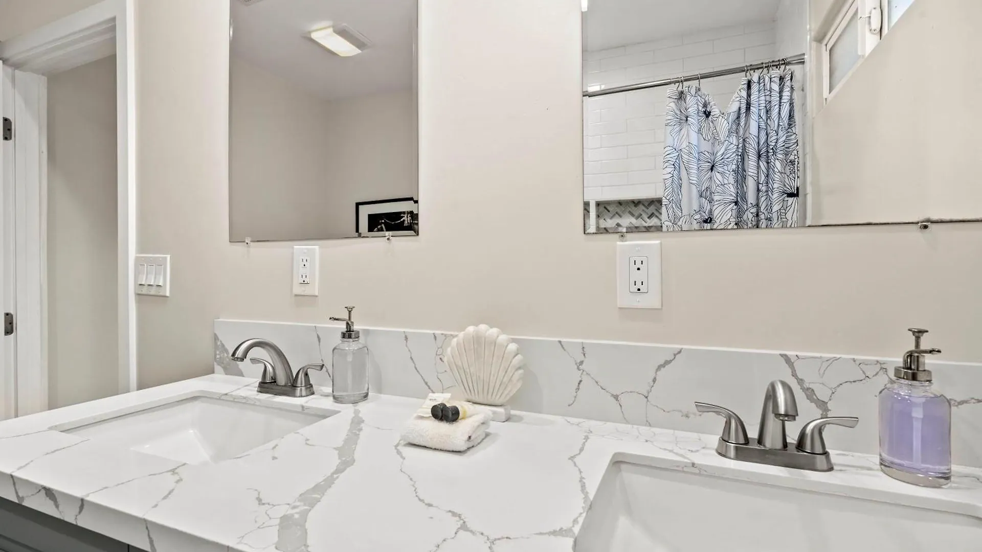 Luxury On Lewis By Cardo - Jacuzzi Fire Pit *