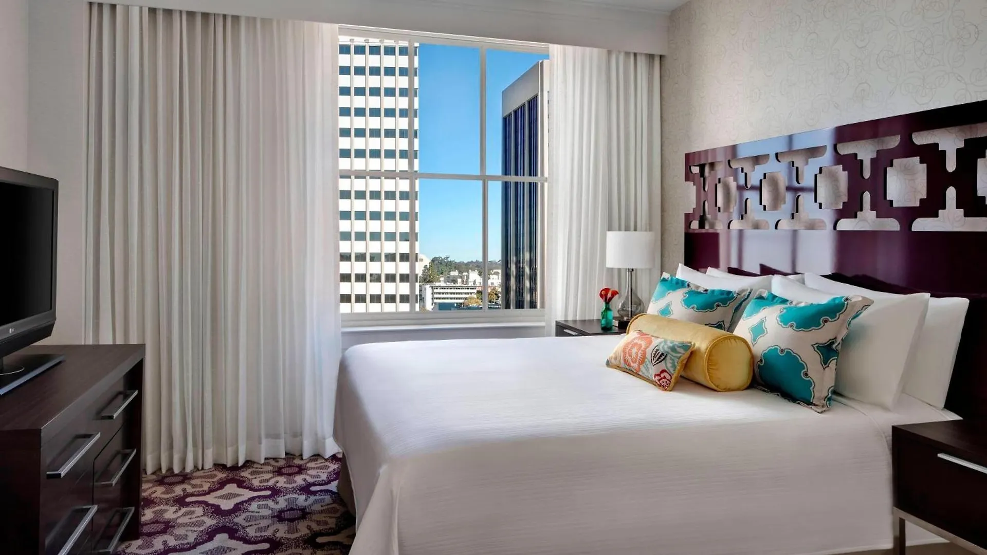 Courtyard By Marriott Downtown San Diego