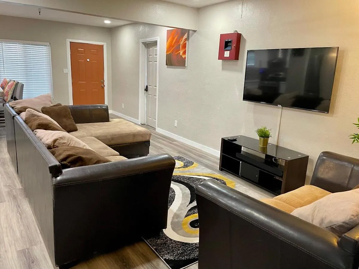 North Park Centrally Located 8br 5ba House Holiday home *