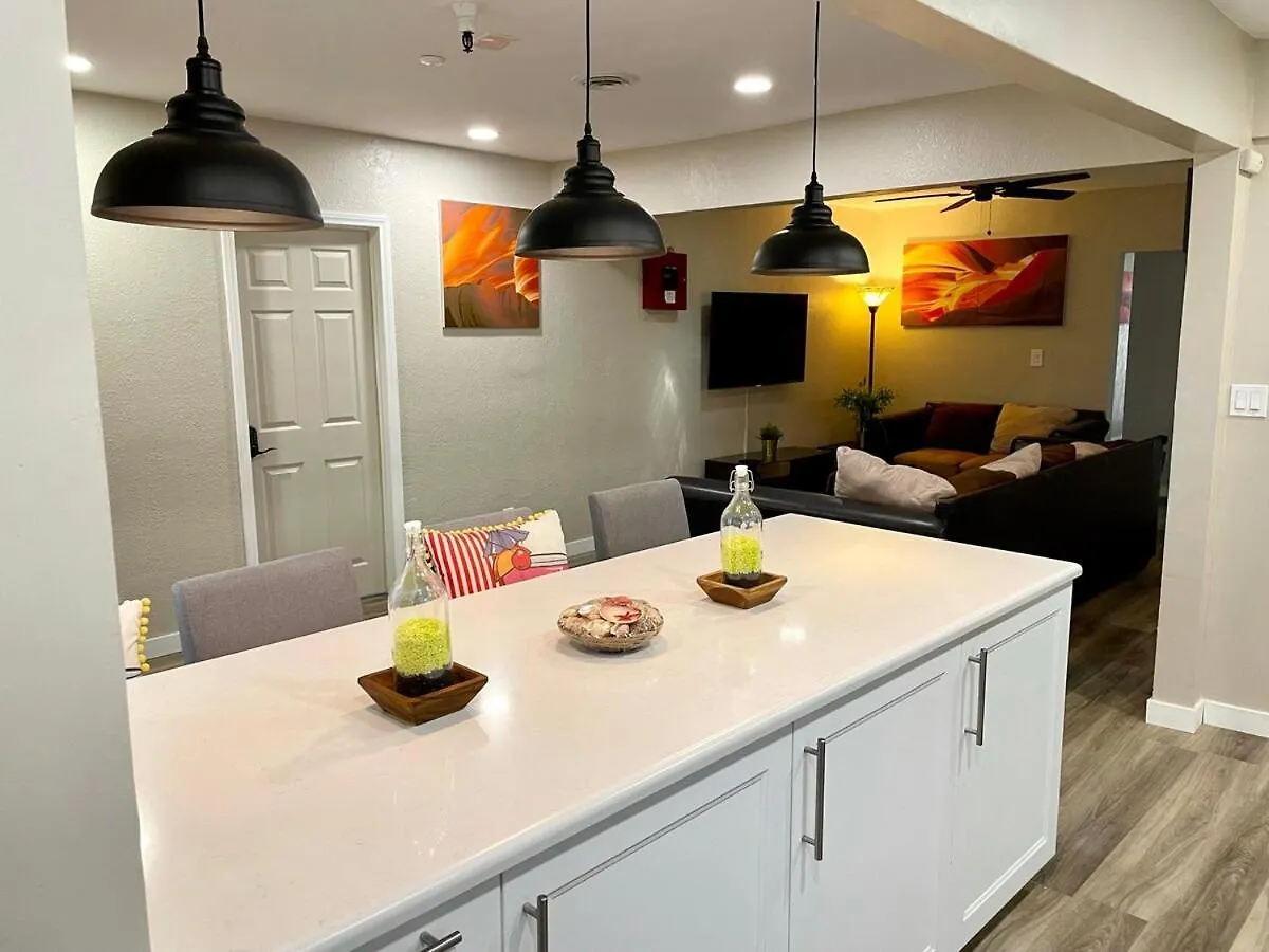 North Park Centrally Located 8br 5ba House *