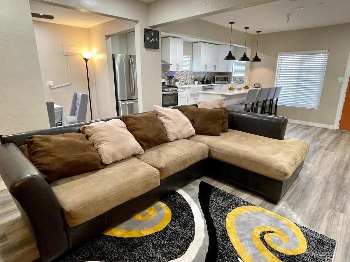 North Park Centrally Located 8br 5ba House