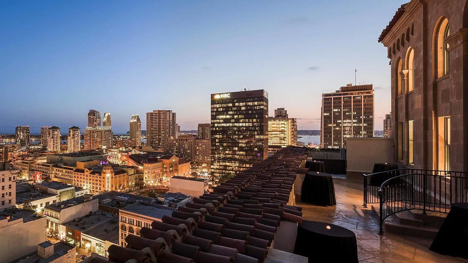 Courtyard By Marriott Downtown 4*