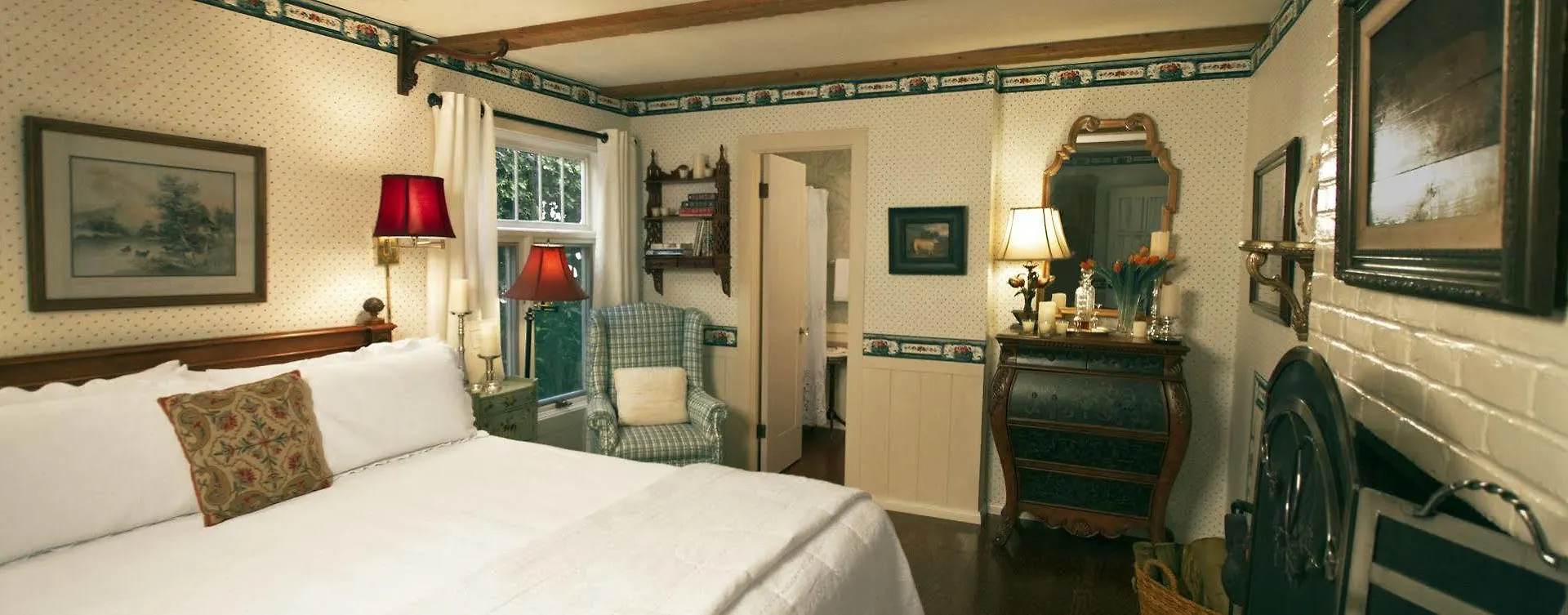 The At La Jolla Oda ve Kahvaltı 4*