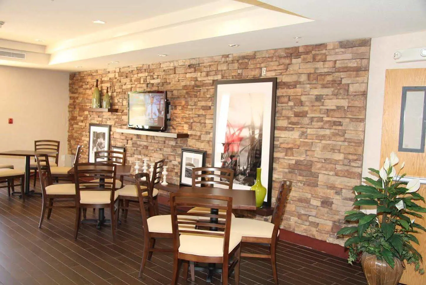 Hotel Springhill By Marriott Mission Valley 3*