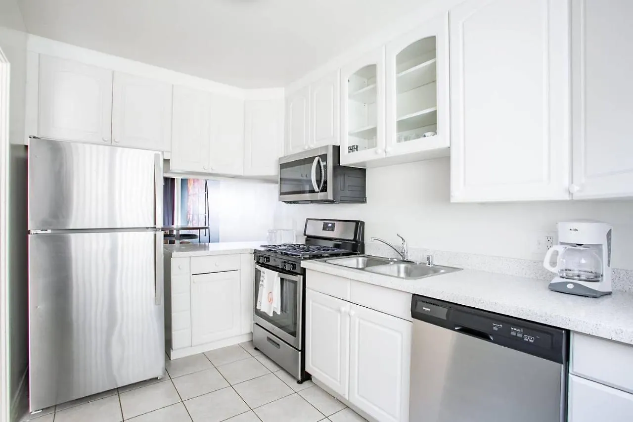 Wanderjaunt - Basilica - 2br - Point Loma Apartment