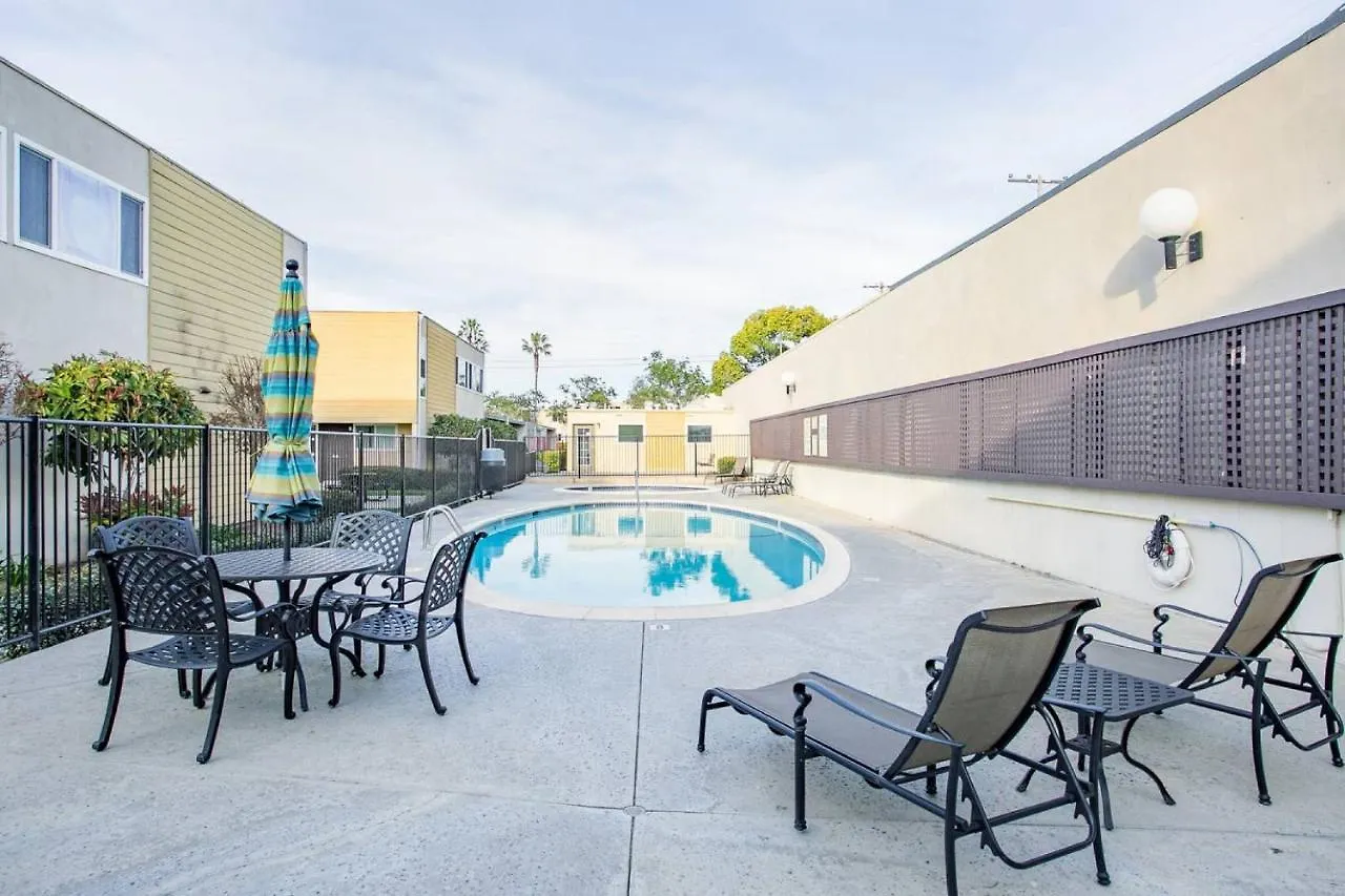 Wanderjaunt - Basilica - 2br - Point Loma Apartment