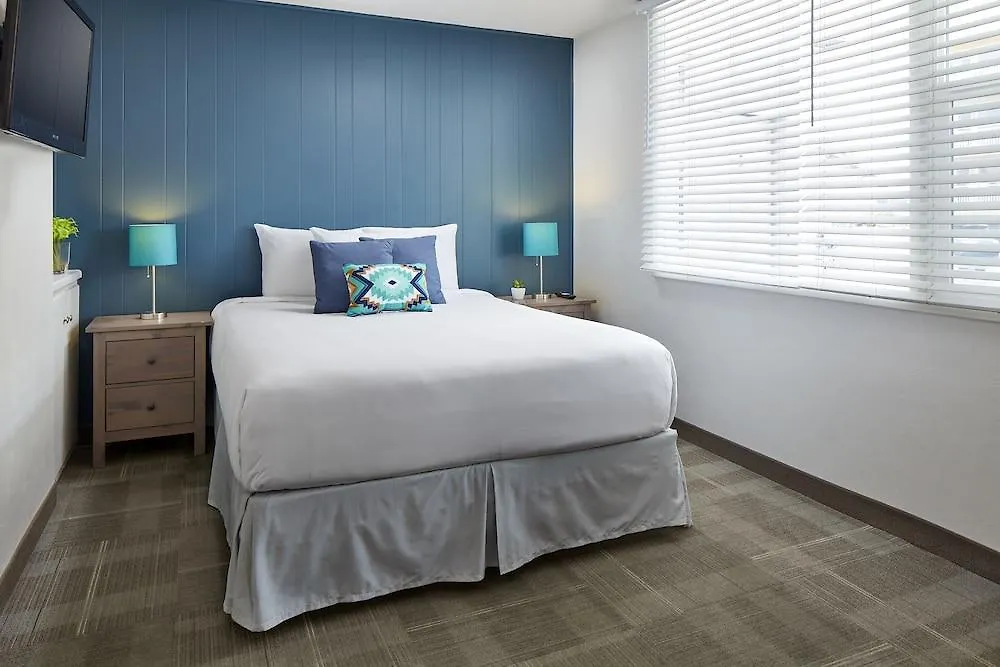 Pacific View Hotel 2*