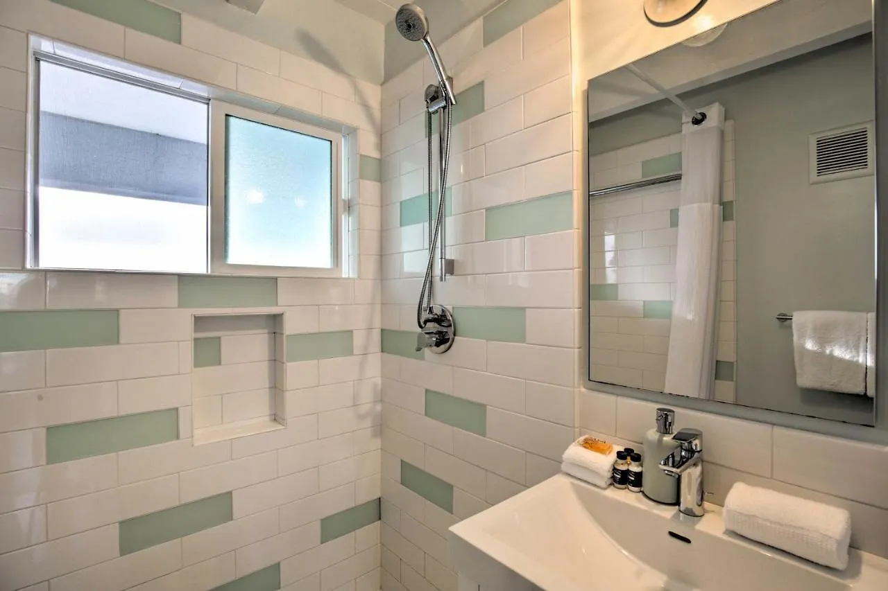 Apartment Chic Bay View Less Than 10 Miles To Dtwn San Diego!