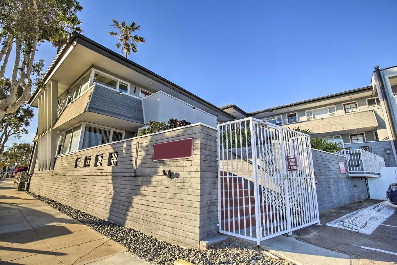 Apartment Hub With Bay Views - 1 Block To Beach! *