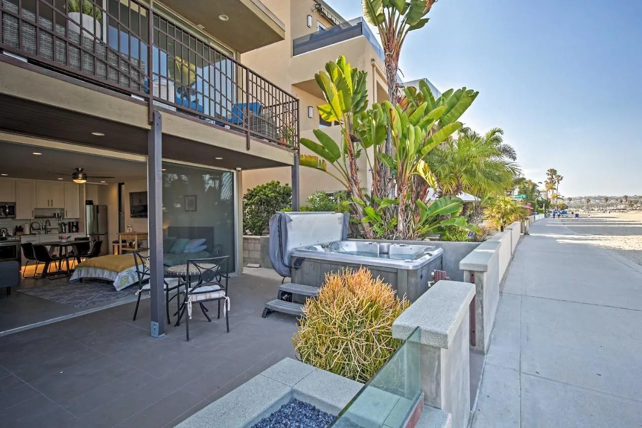 Bayfront Getaway On Boardwalk With Hot Tub Apartment