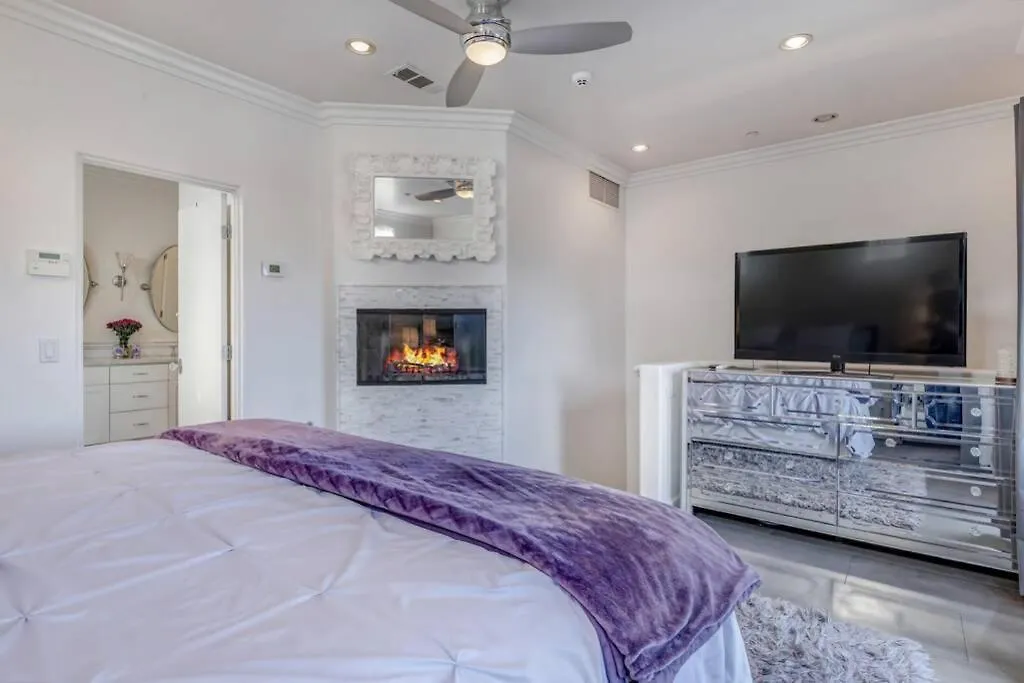 Spectacular View- Luxurious 4bd 4ba *