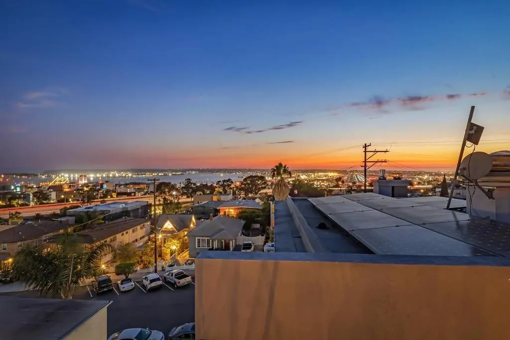 Spectacular View- Luxurious 4bd 4ba Holiday home