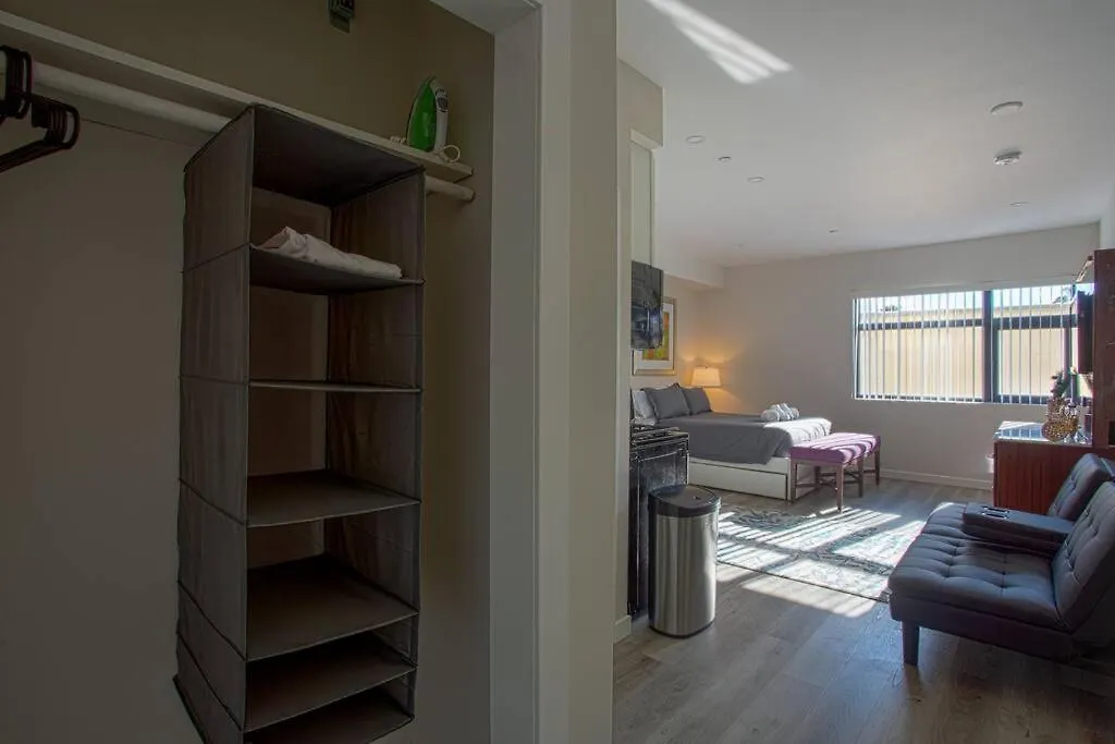 Luxurious Furnished W Full Kitchen In Sd San Diego