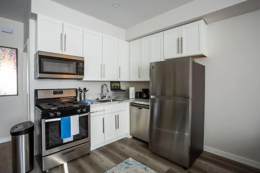 Luxurious Furnished W Full Kitchen In Sd * San Diego
