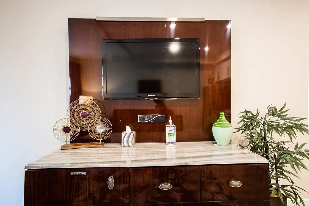 Apartment 1-bedroom With Cali King Size Bed In *