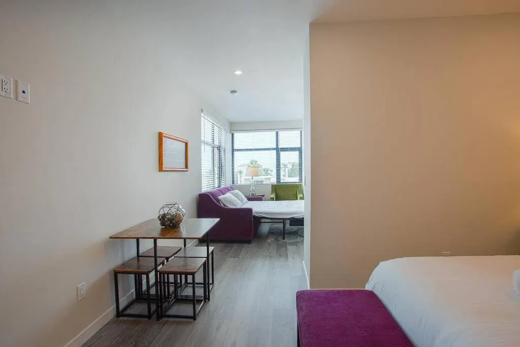 One Bedroom With Downtown View Апартаменты