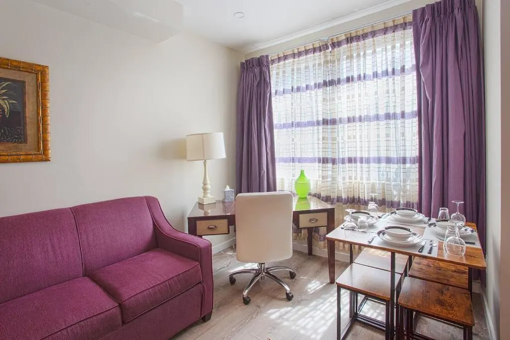 Spacious 1 Bedroom In Heart Of Apartment
