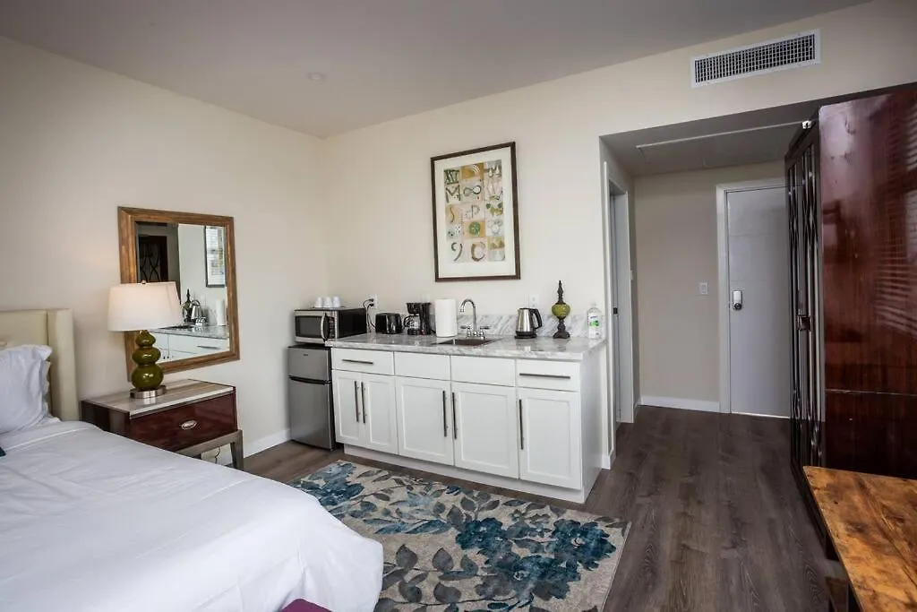 Premier Location With Great Scenic Downtown View Inn