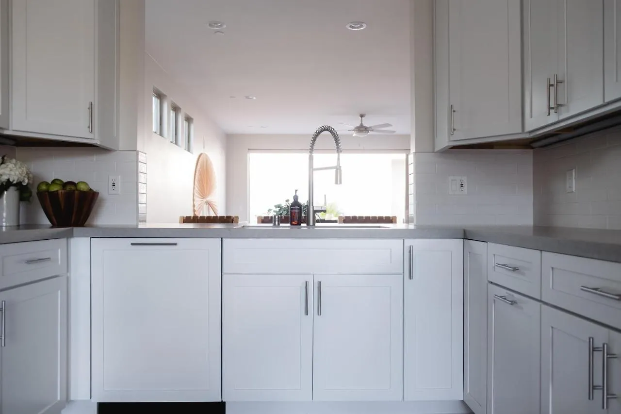 Skyline - Modern Retreat W Spacious Patio & Rooftop Views 펜션