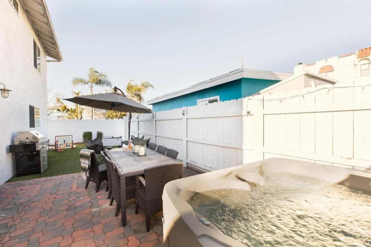 Pacific By Avantstay - 2 Blks From The Bay W/ Hot Tub! Holiday home San Diego