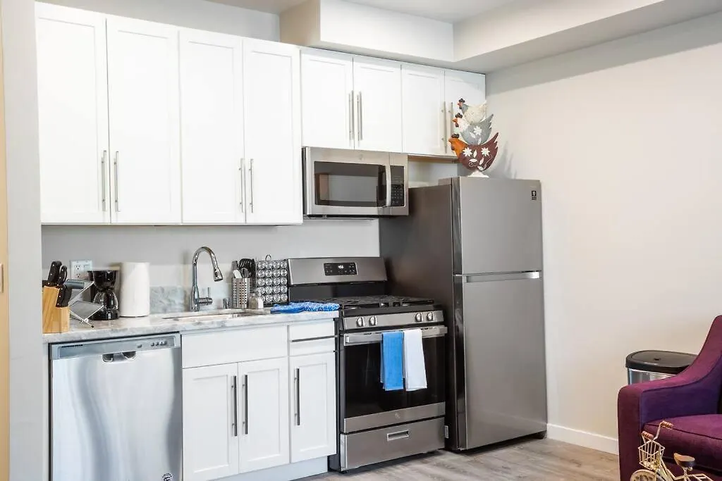 1-bedroom With Cali King Size Bed In Apartment