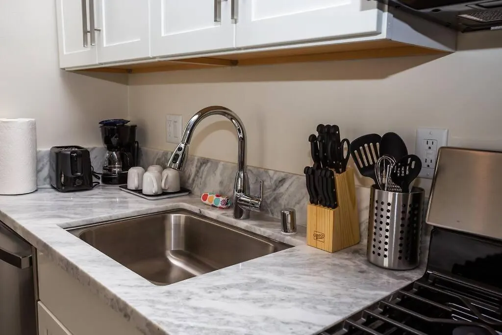 Spacious 1 Bedroom In Heart Of