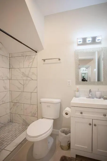 Apartment 1-bedroom With Cali King Size Bed In *