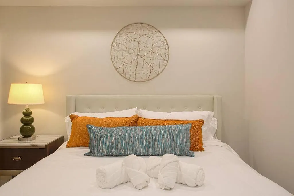 1-bedroom With Cali King Size Bed In *