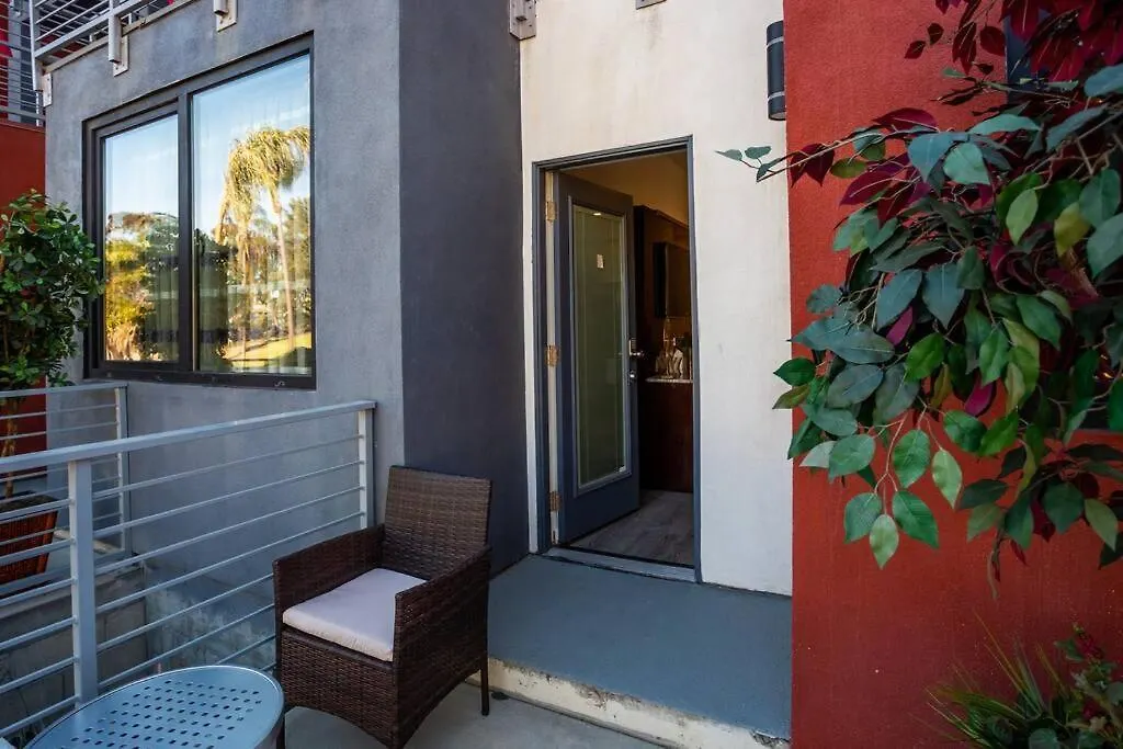 1-bedroom With Cali King Size Bed In Apartment San Diego