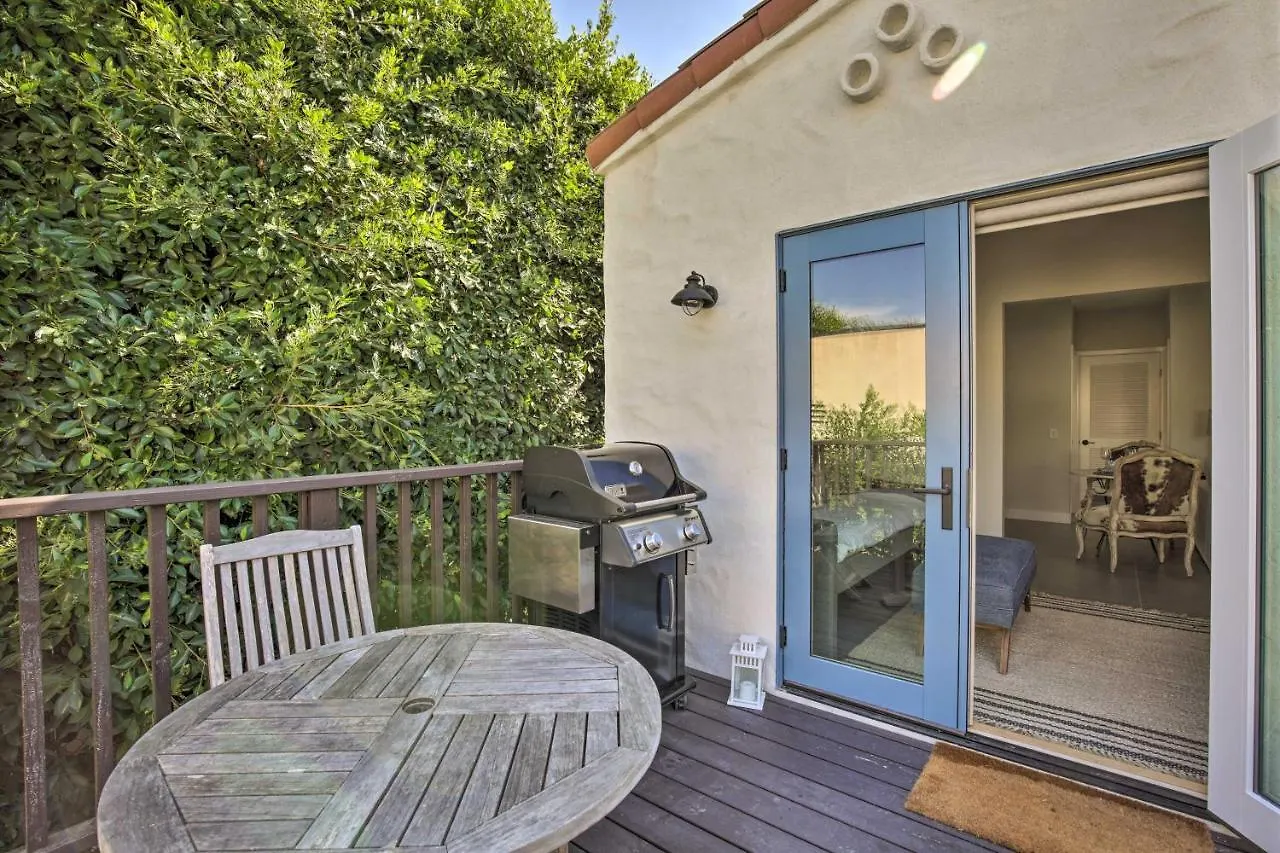 Serene Retreat With Deck - Walk To Bay! 펜션