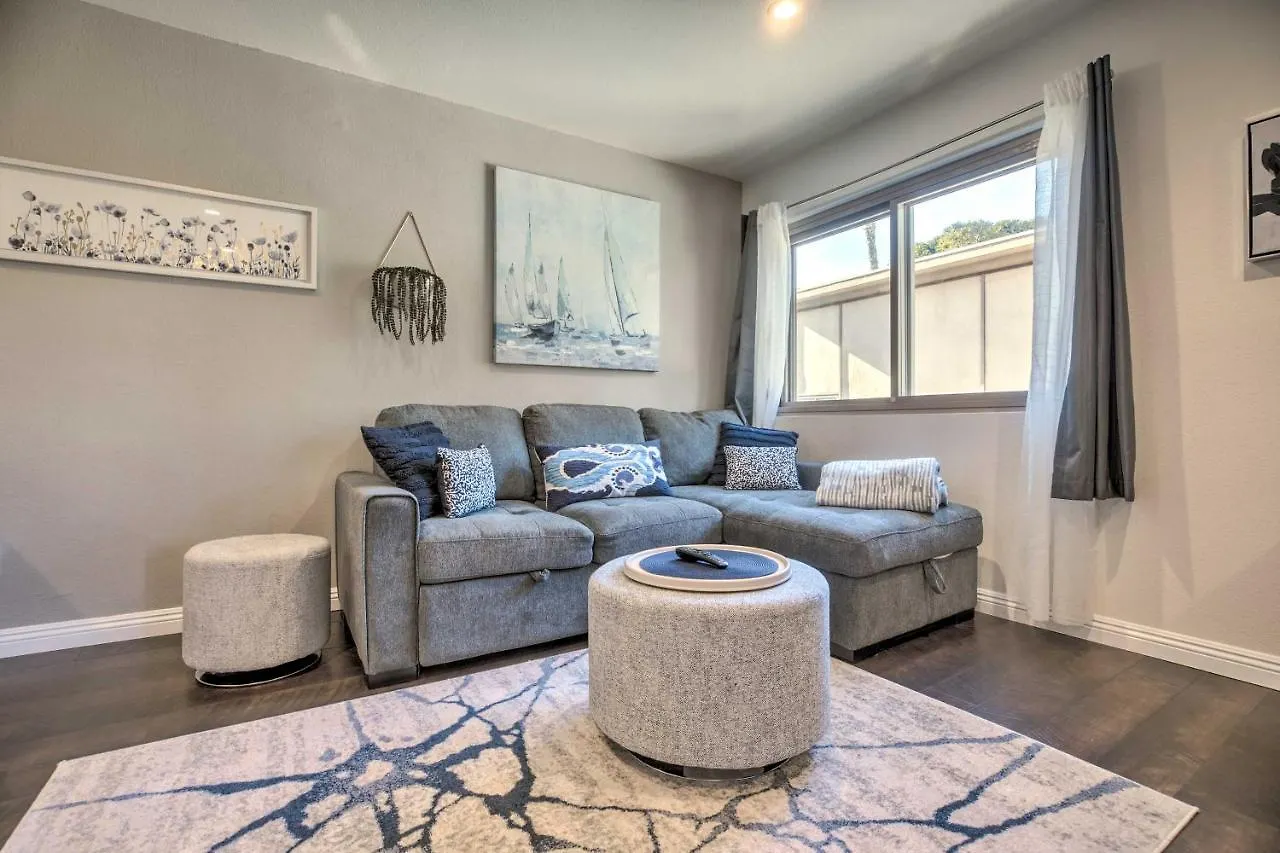 アパート Contemporary Gem With Community Pool!