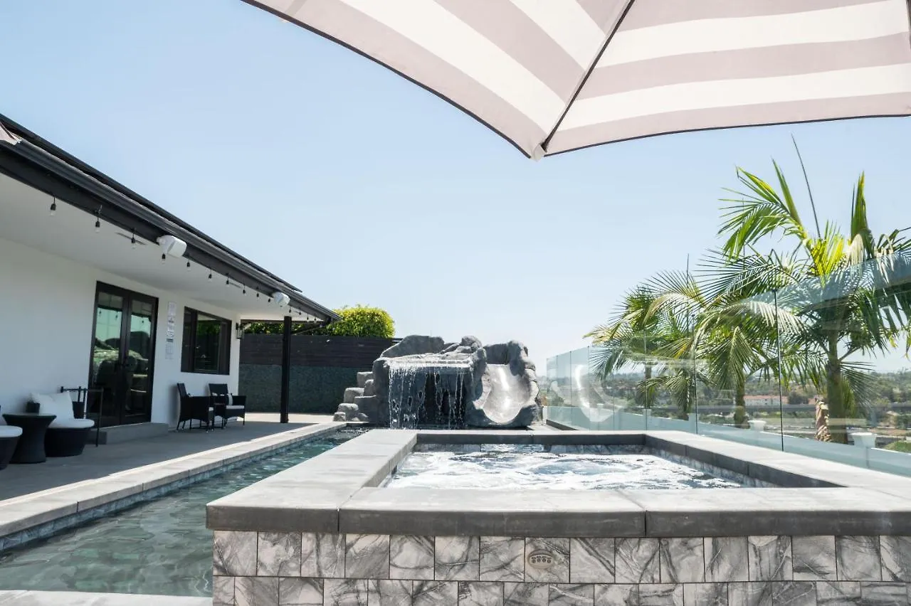 New Modern Luxury Estate - Pool, Slide, Grotto سان دييغو