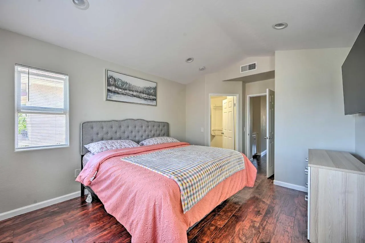 Holiday home Sanctuary With Hot Tub And Large Patio! *