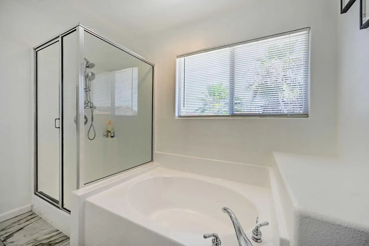 Sanctuary With Hot Tub And Large Patio! Holiday home
