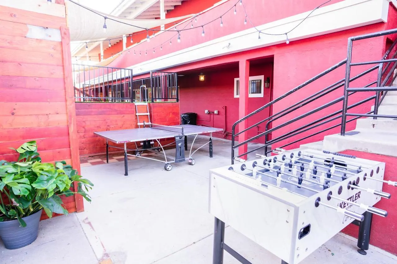 California Dreams - Ocean Hostel